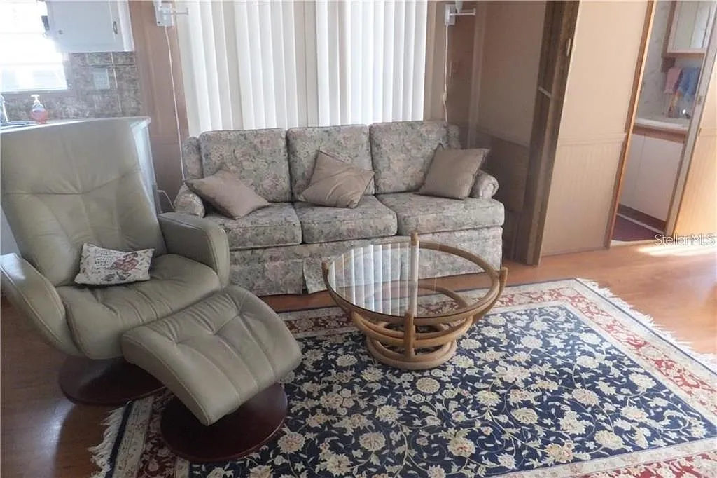 1 bed, 1.0 bath, 384 sqft, $1,125 — Photo 2