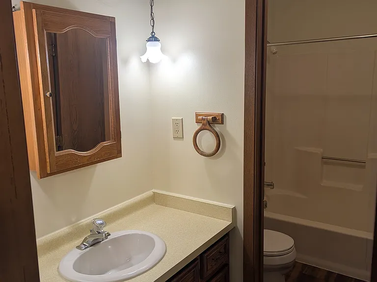 COLONIAL SQUARE APARTMENTS — Photo 9