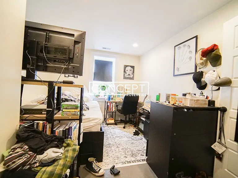 80 Linden St #1 — Photo 6