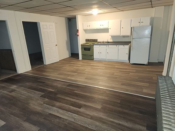 3rd image of 301-305 N York St #301