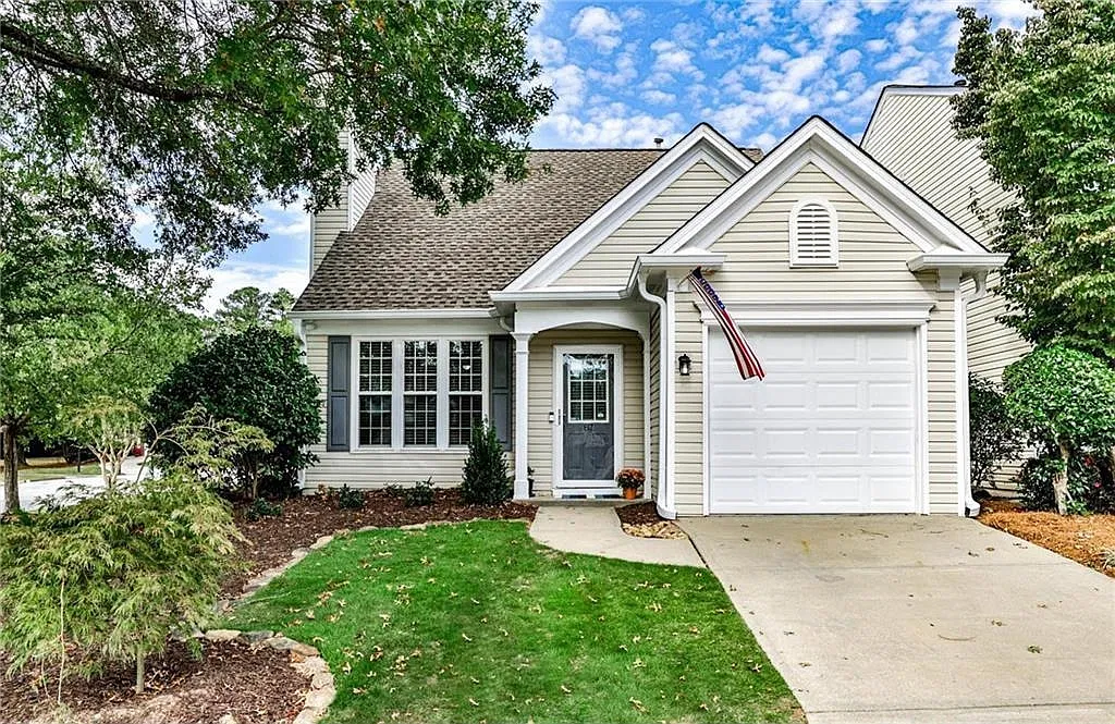 3 bed, 3.0 bath, 1362 sqft, $1,684 — Photo 1