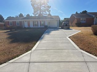 5220 Foxfire Rd, Fayetteville, NC 28303