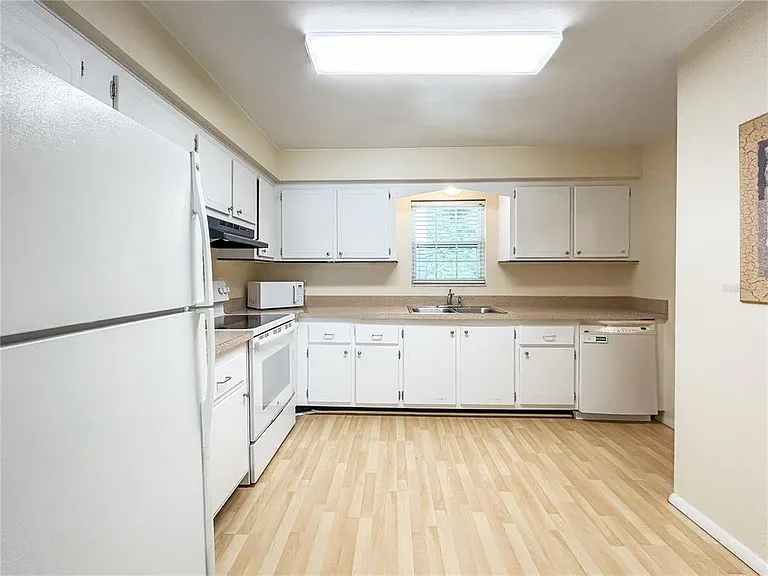 1706 Belleair Forest Dr #252 — Photo 21