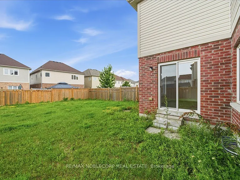 226 Bruce Cameron Dr — Photo 44