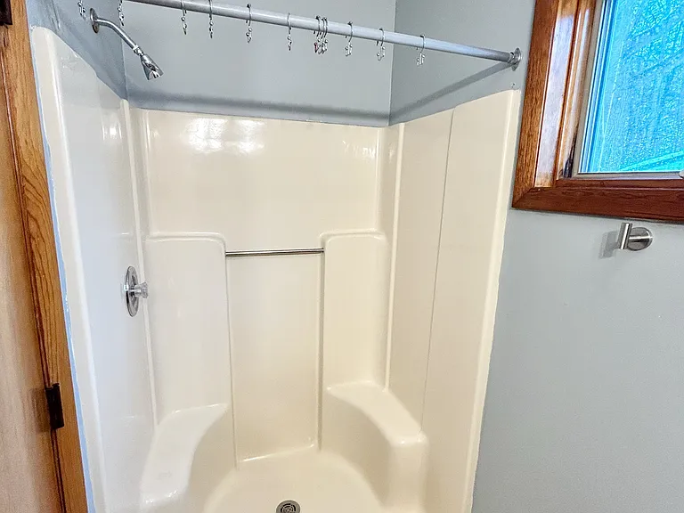 Edgewood Dr — Photo 8