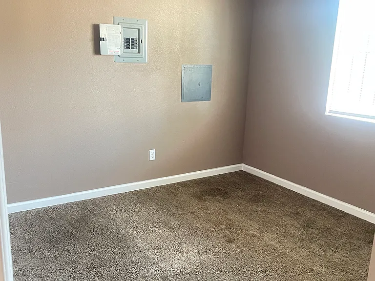 730 Benson Ave — Photo 11