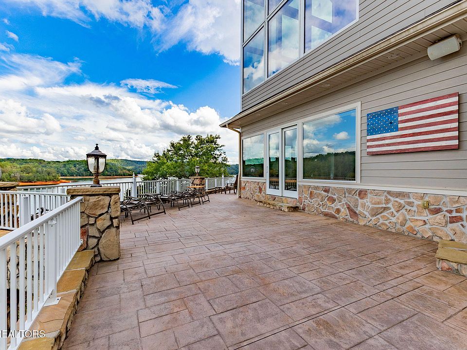 58th image of 643 Crown Pointe Rd