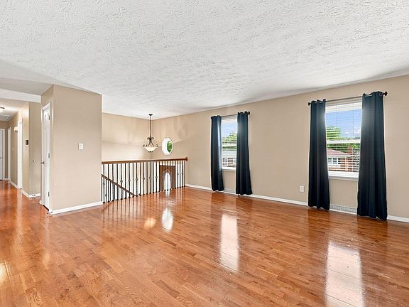 3rd image of 496 Cromwell Way