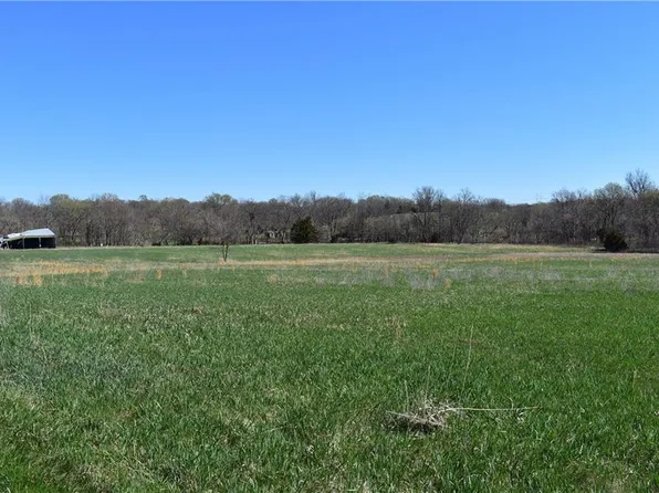 Crescent Hill Rd, Paola, KS 66071