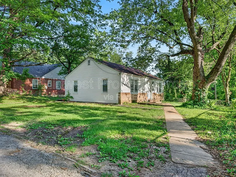 224 S Harvey Ave — Photo 16