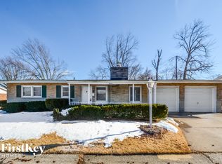 7 Stadium Dr, Saint Charles, MO 63301