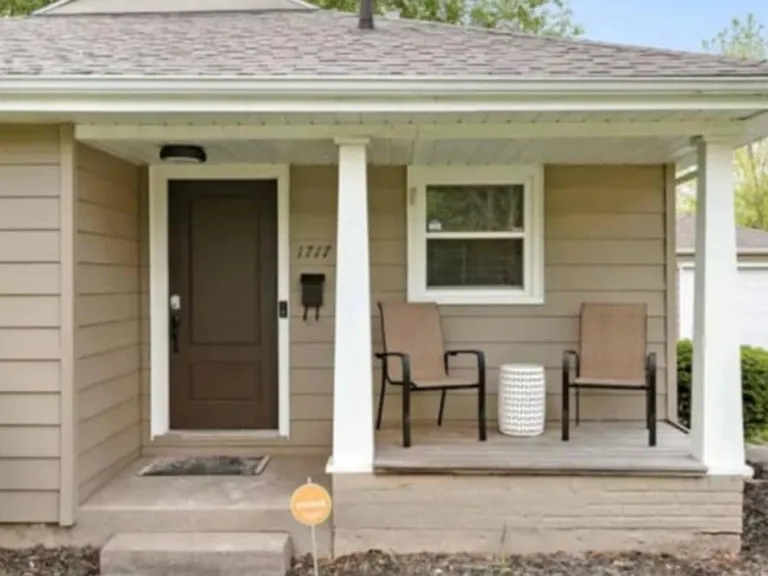 1717 Rockne Dr — Photo 2