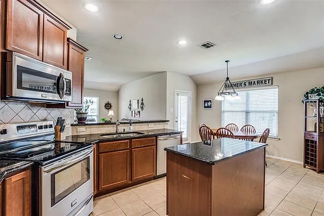 Building Photo - 2221 Michelle Creek Dr