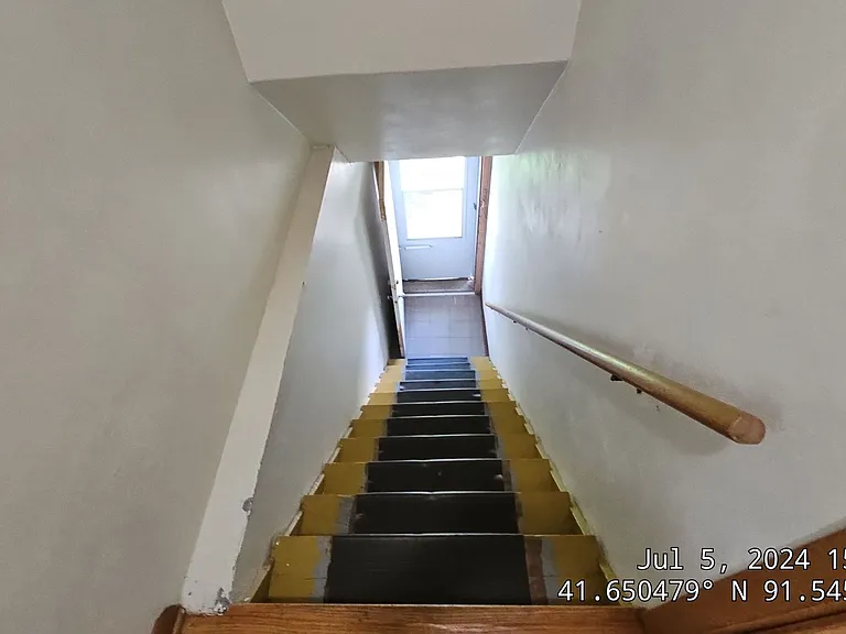 518 W Benton St — Photo 11