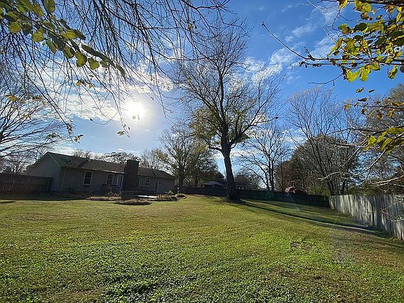 3rd image of 71 Carol Ann Dr