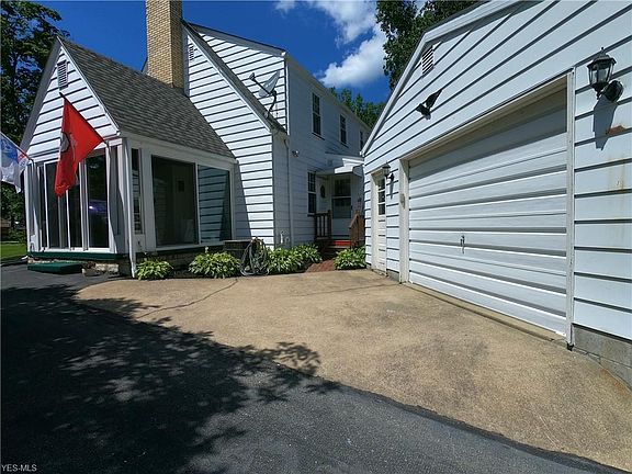 3rd image of 228 N Elm St