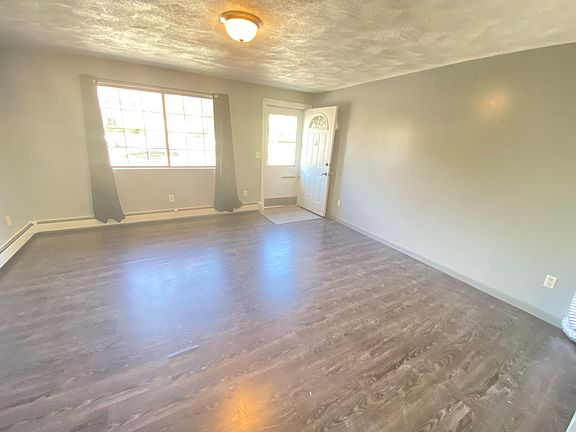 2nd image of 1605 Douglas Ave #Townhouse 4