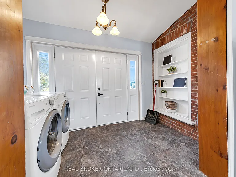 52 1/2 Victoria Ave N #MAIN — Photo 21