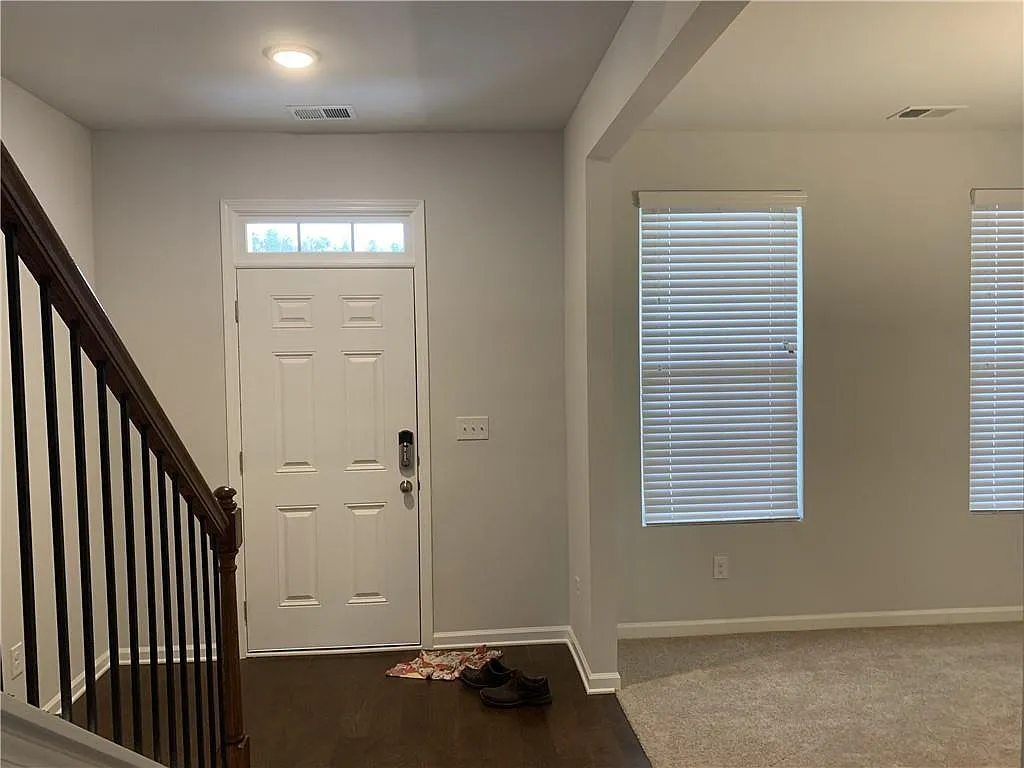 4 bed, 3.0 bath, 2908 sqft, $2,385 — Photo 3