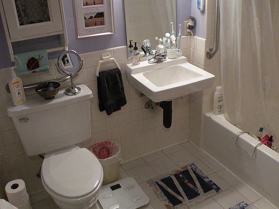 5th image of 4 Pine Tree Dr #212-1