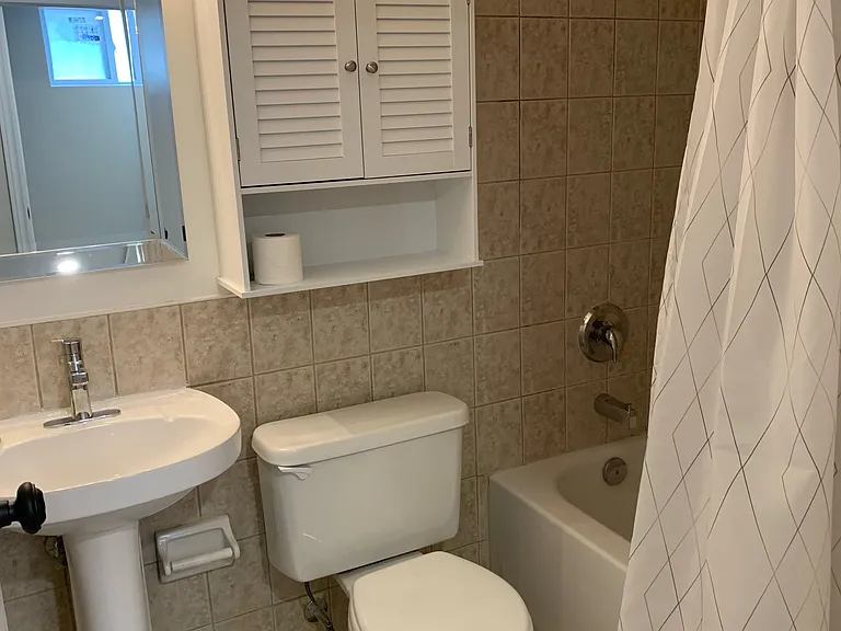 1527 Dufferin St #LOWER — Photo 7
