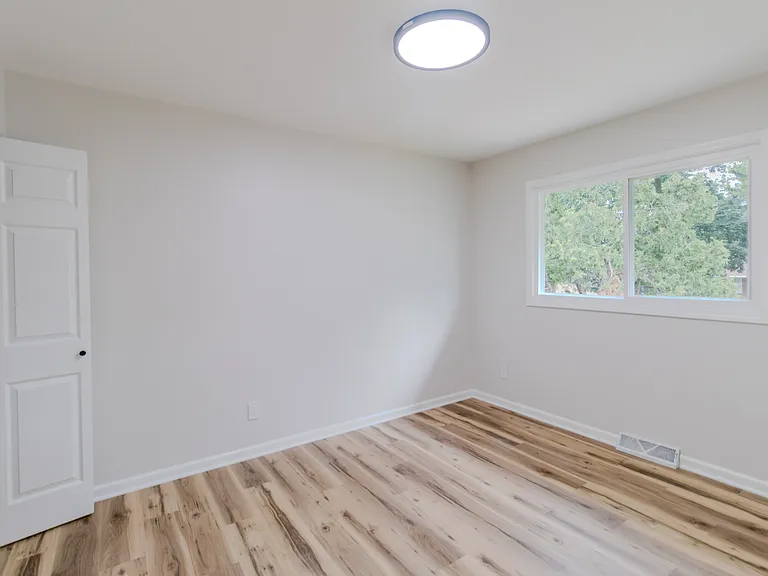 6530 E 3rd Ave — Photo 34