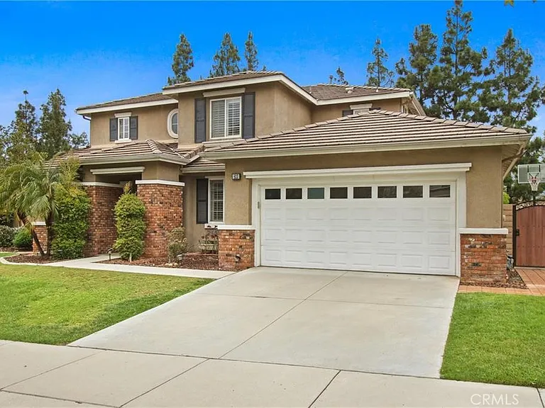 823 Canterbury Ln — Photo 1