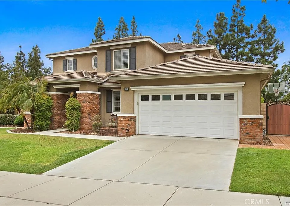 823 Canterbury Ln