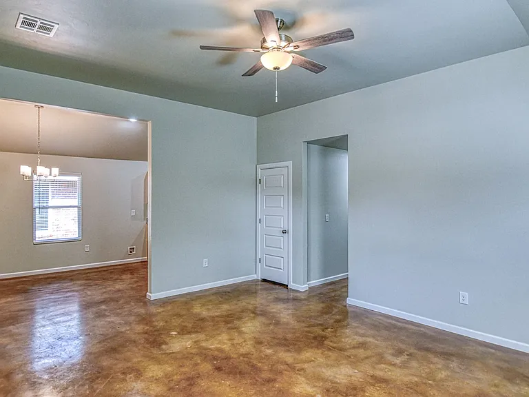 2713 Clifton Ter — Photo 5