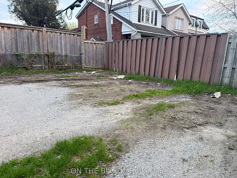 216 Donlands Ave — Photo 10