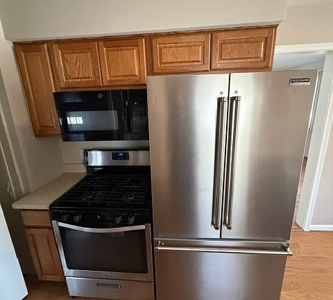 5th image of 23735 Tuscany Ave