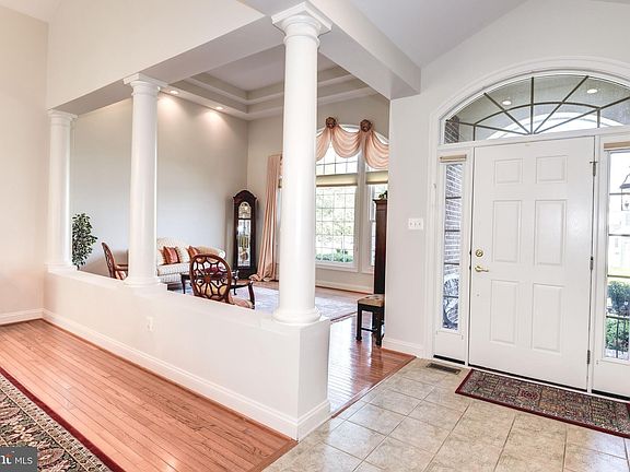 5th image of 7 Sweetwood Ct