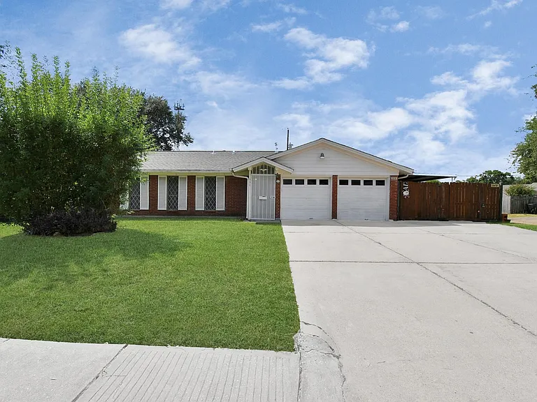 530 Westshire Dr — Photo 37