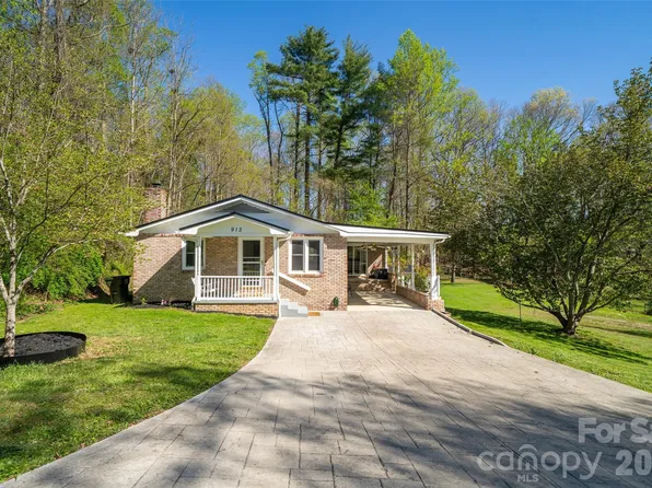 913 Dorothy St, Hendersonville, NC 28791