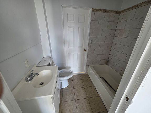 5th image of 3129 N 13th St