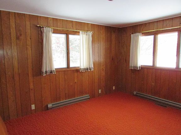 4th image of 530 Camelot Ln