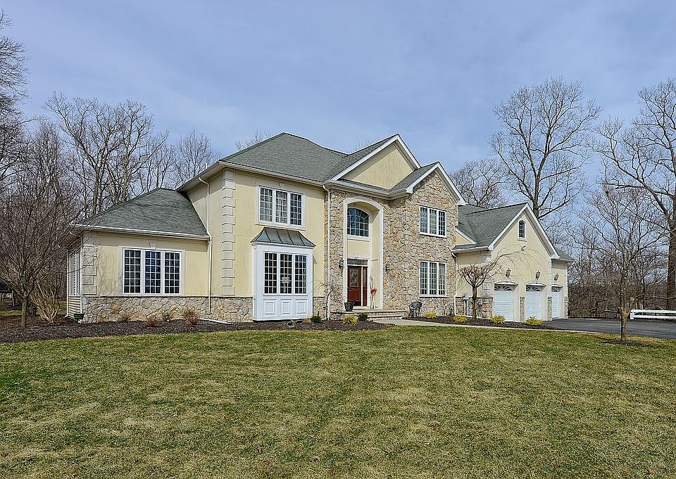 1st image of 4 Forest Hill Dr