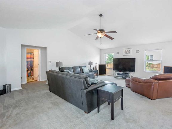 5th image of 209 Wellington Ct