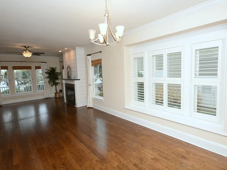 4116 Pretty Lake Ave — Photo 34