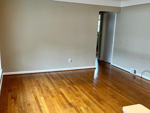 4th image of 22437 Pointe Dr