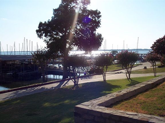 4th image of 438 Yacht Club Dr APT H