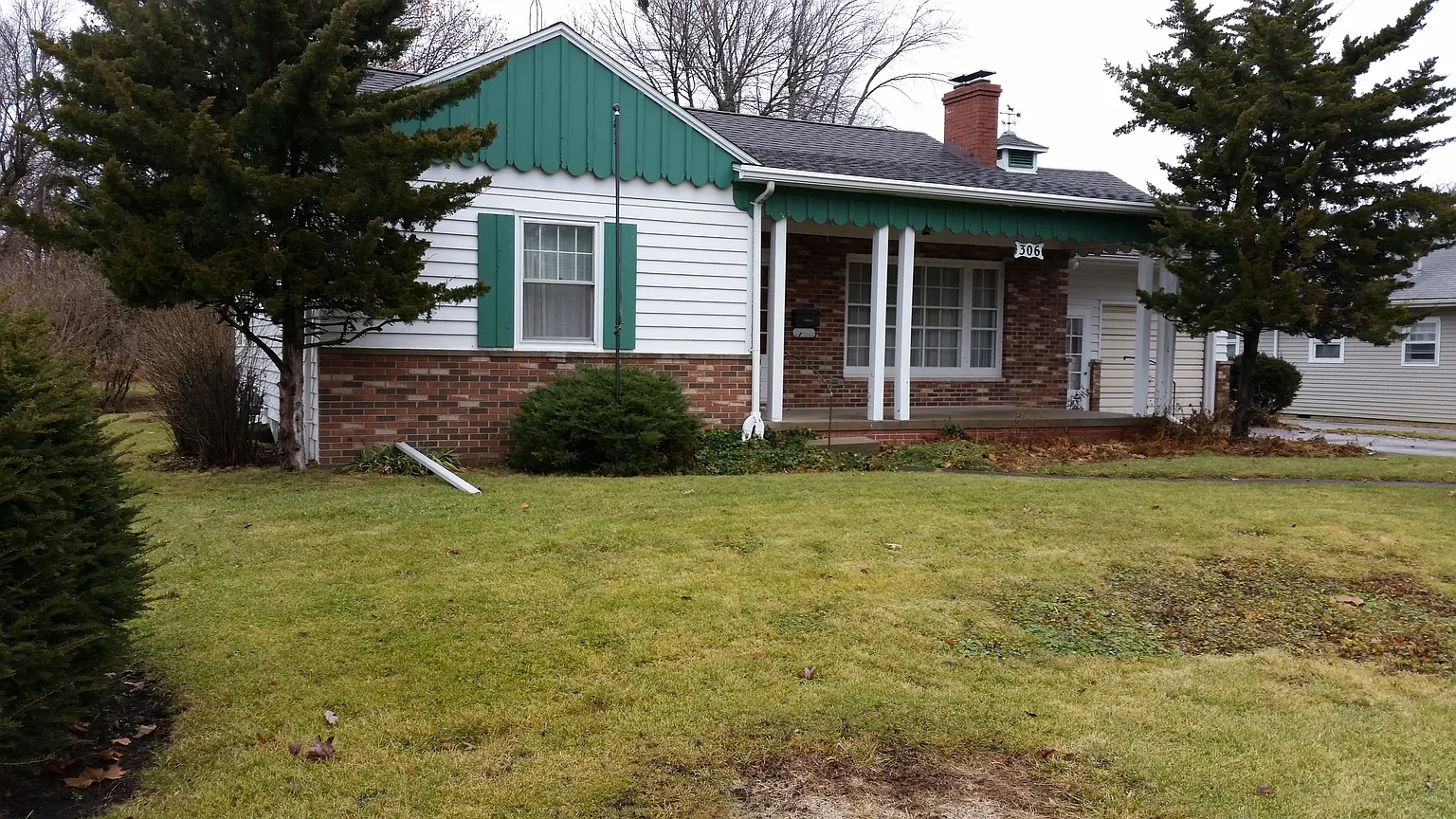 306 E Ray St photo 1