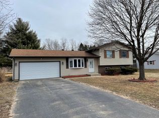 4556 Straw Ln, Roscoe, IL 61073