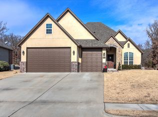 201 Castle Creek Dr, Sapulpa, OK 74066