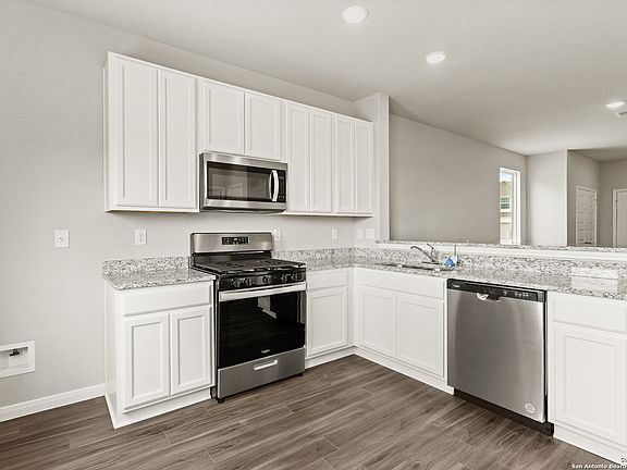 4th image of 8851 Black Oak Drive
