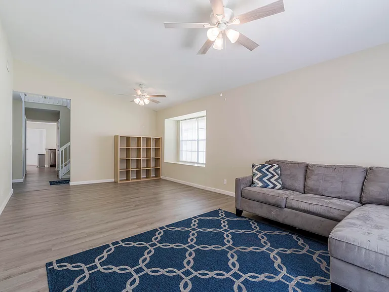 1306 Wild Daisy Ln — Photo 6