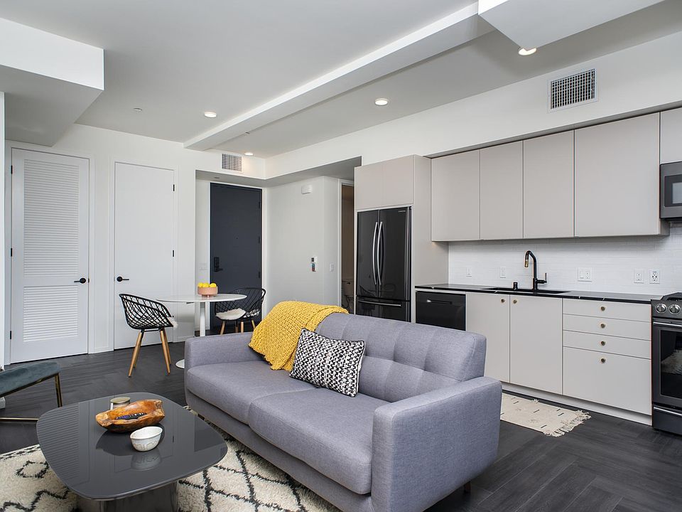 1st image of 470 Nautilus St #305