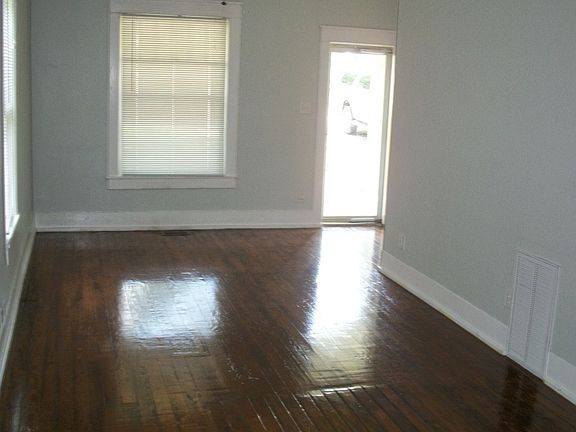 4th image of 1050 S Main St
