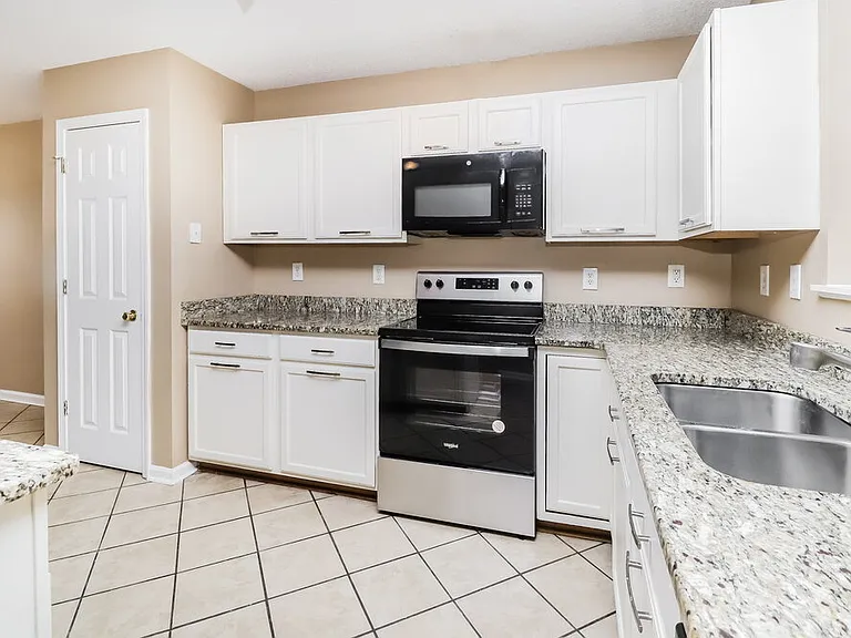 3005 Hunters Creek Ct — Photo 8
