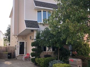 106 Green Valley Rd, Staten Island, NY 10312